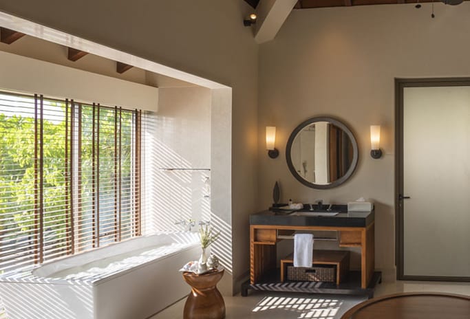 DELUXE BEACH POOL VILLA BATHROOM